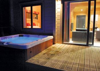 Woodland-Lakes-Lodges