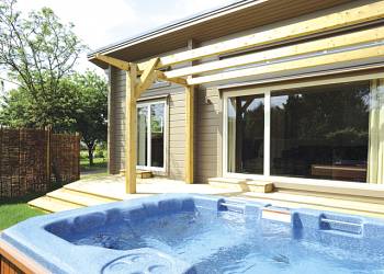 Woodland-Lakes-Lodges