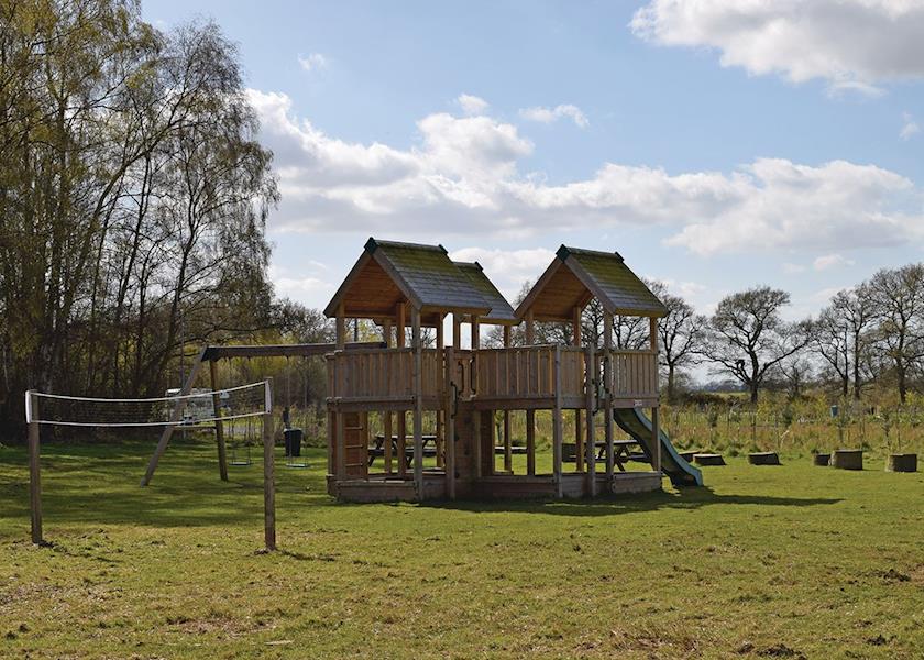 Woodhall-Country-Park-Lodges