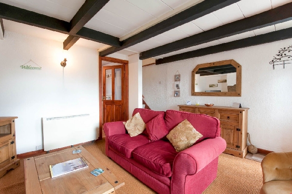 Gribbas Cottage is located in Mid Cornwall