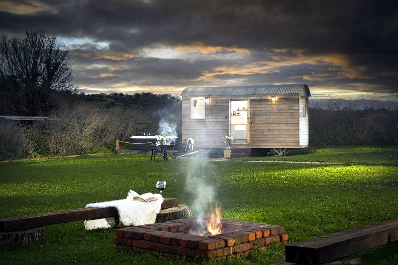 Nori's Nest, Shepherds Hut, Croft Hooper an English holiday cottage for 2 in , 