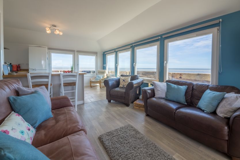 Wyndham Beach House an English holiday cottage for 6 in , 