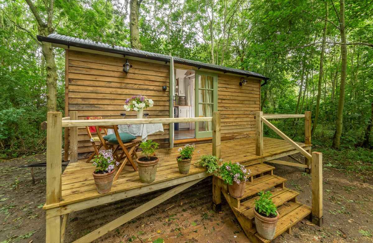 Details about a cottage Holiday at Woodland Retreat Shepherd's Hut