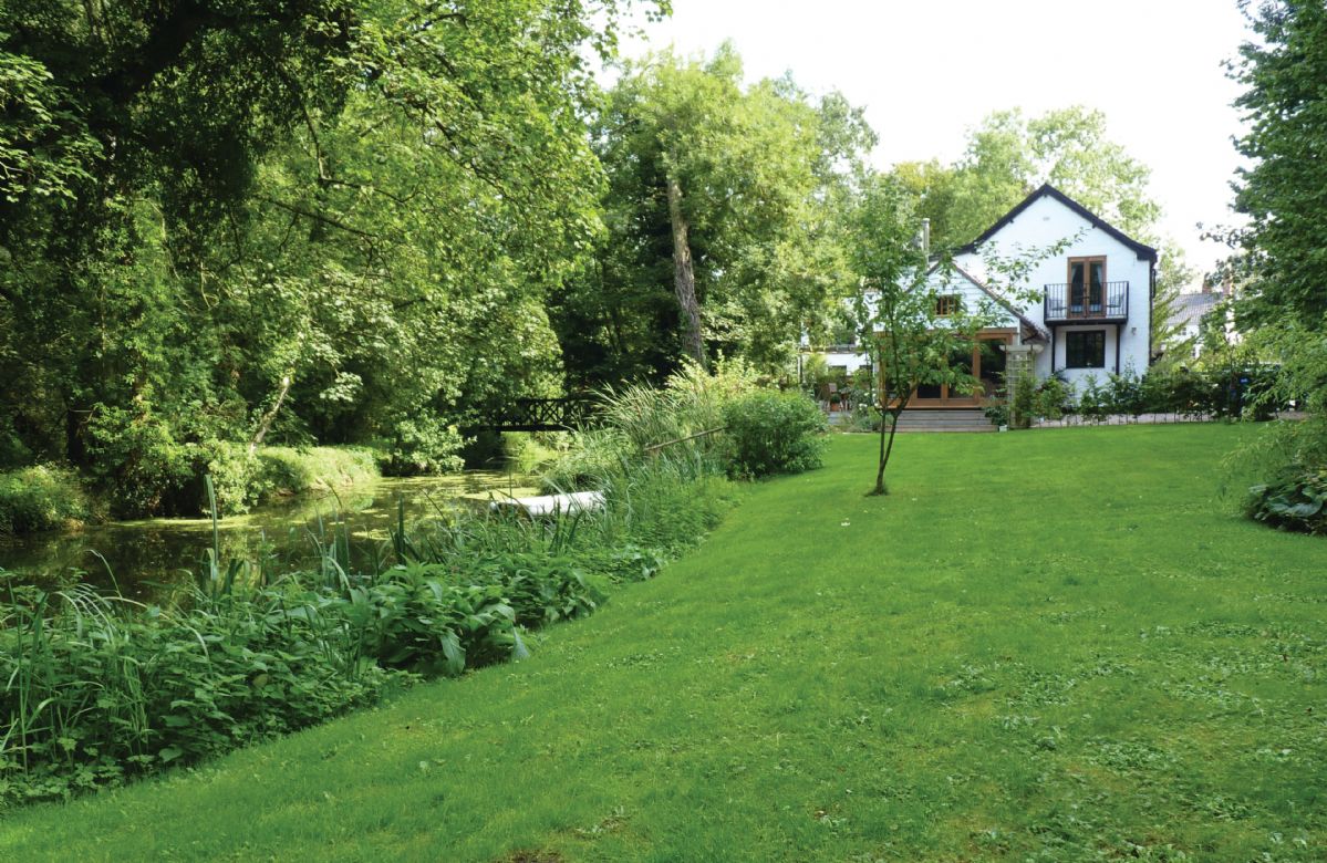 Click here for more about Riverside Cottage