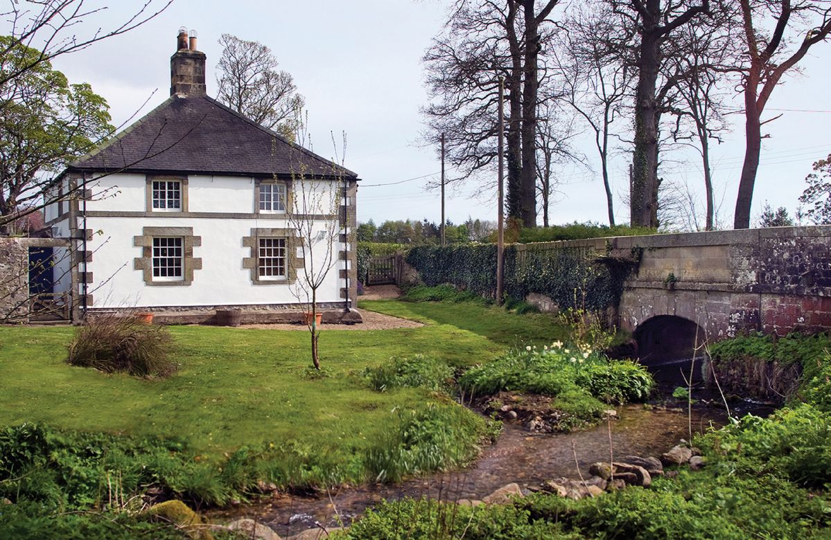 Details about a cottage Holiday at Haughton Castle - White Lodge