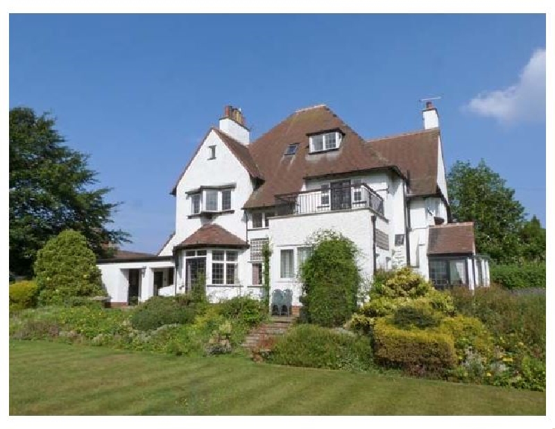 Mere Close an English holiday cottage for 12 in , 