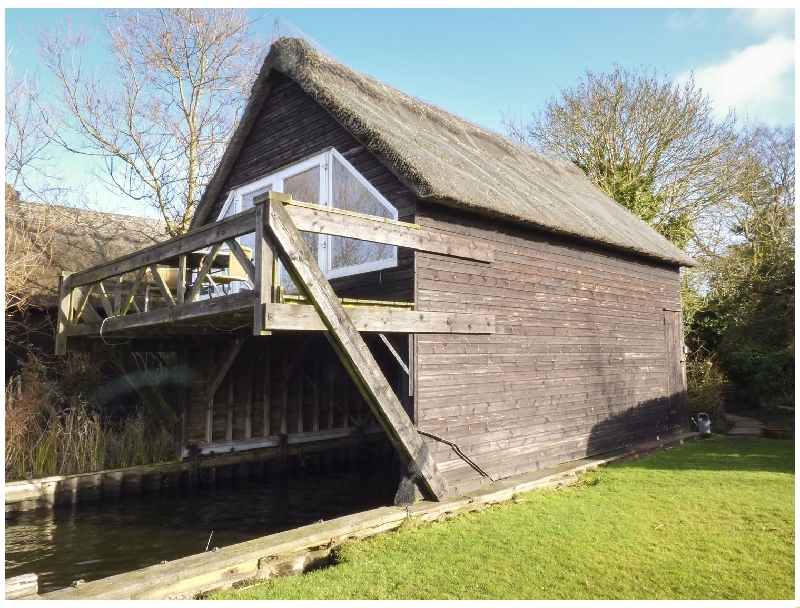 Cygnus Boathouse an English holiday cottage for 2 in , 