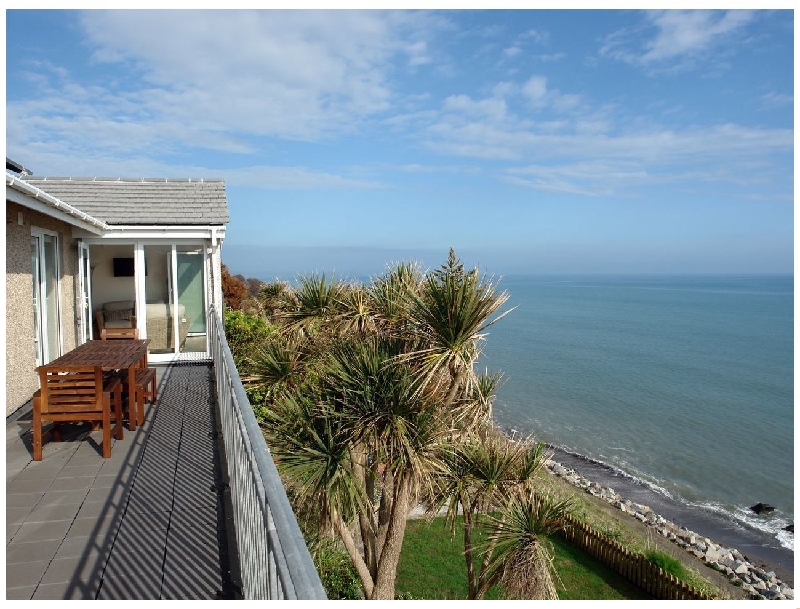 Beach Belle an English holiday cottage for 8 in , 