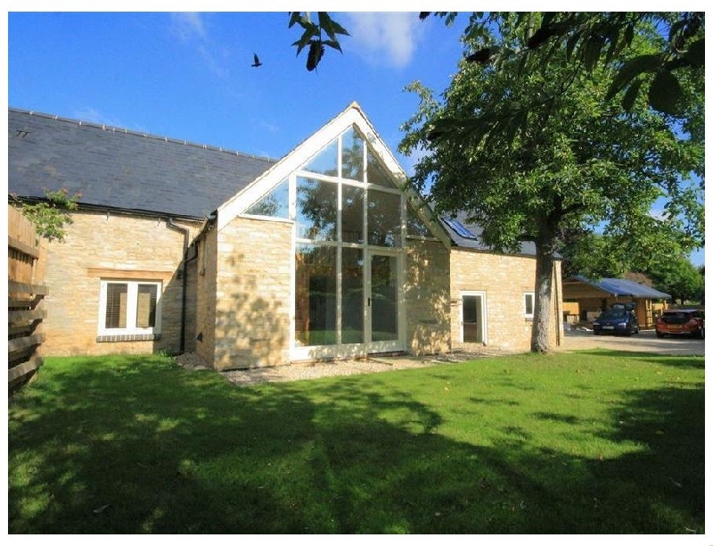 Malt Barn an English holiday cottage for 12 in , 