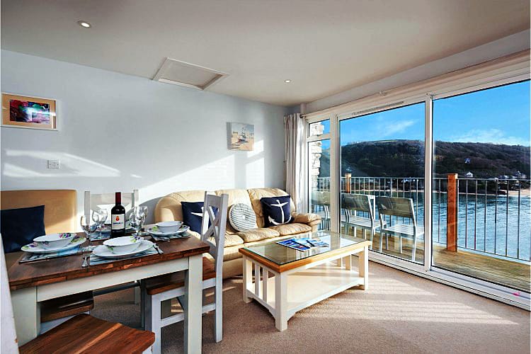 Upper Deck (Sunny Cliff Cottage) is located in Salcombe