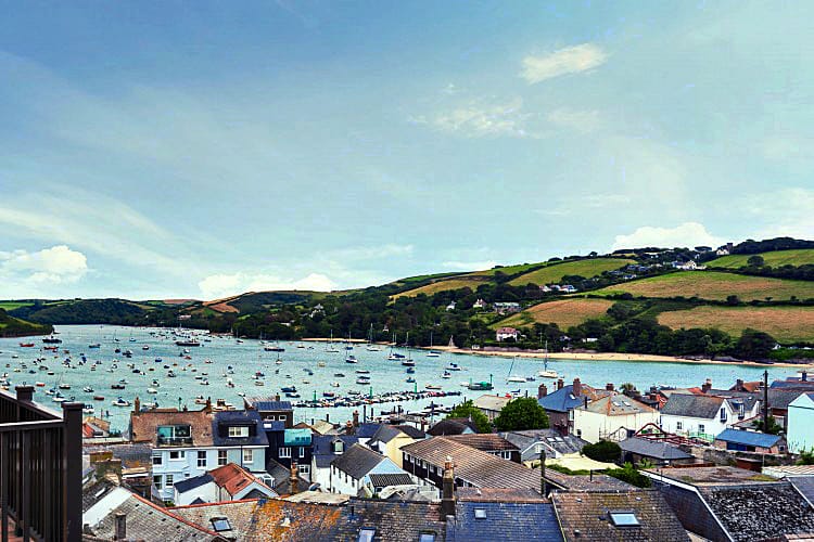 5a Courtenay Terrace is located in Salcombe