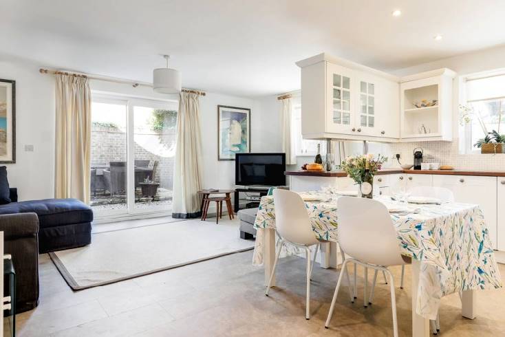 Mulberry Cottage is located in Lymington